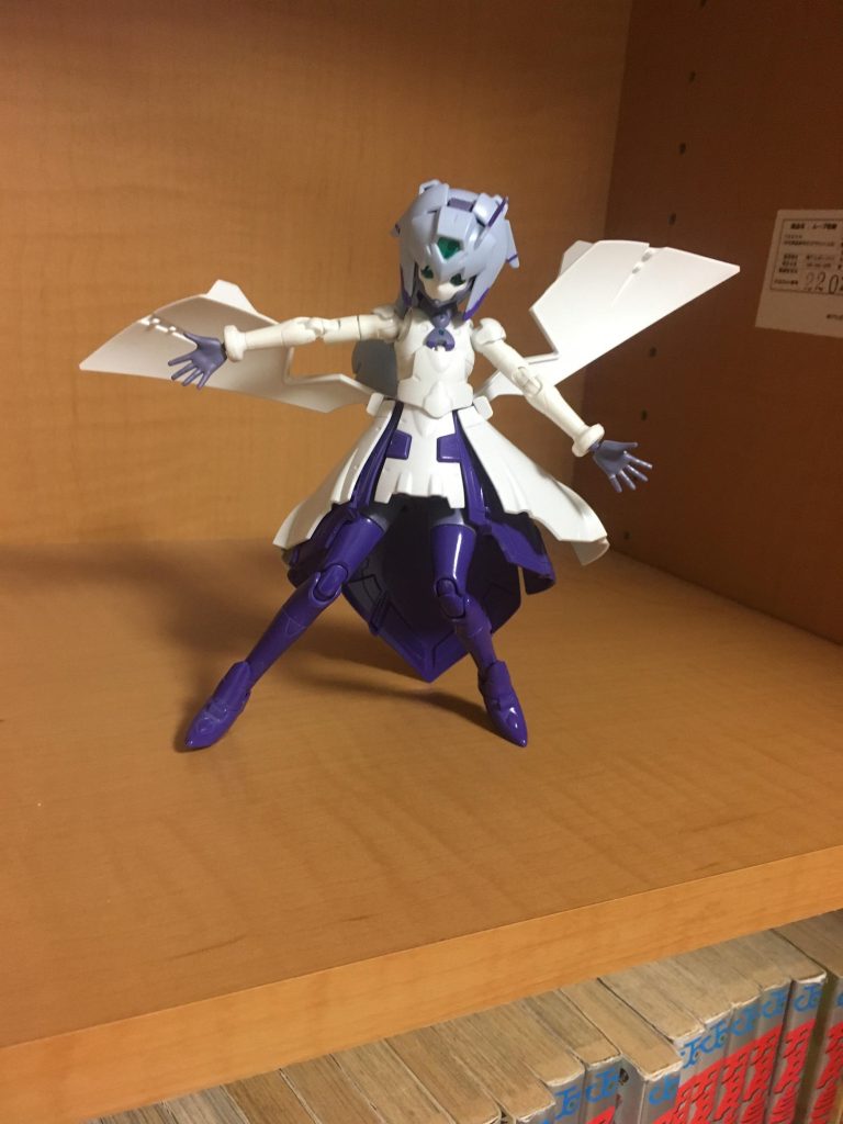 ドレスの後ろは展開して動かすとヴェイガン系の羽みたいになるので小悪魔っぽくなるのもありかなぁ…