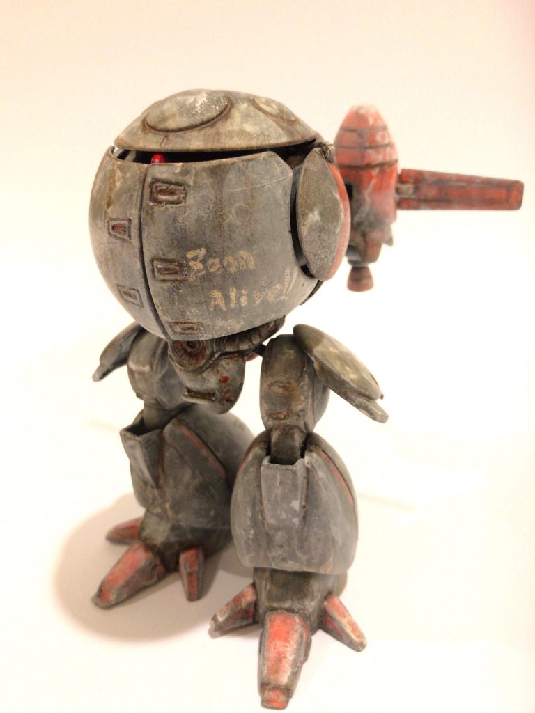 ロケットランチャー発射口を付けたのでちょっと前を閉めにくくなってますが一応パーツを前にずらしてなんとか水中航行状態にも出来ます!丸い!可愛い!