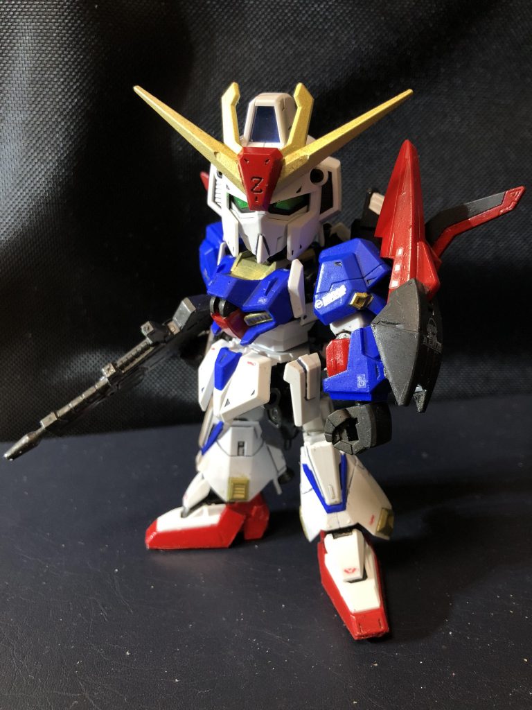 A.D.1985  すでにガンダム業界を席巻していたバンダイは、新たなるMSを開発。
ガシャポンという塩化ビニール製でロールアウトされたそのMS群は「SD（スーパー・ディフォルメ）ガンダム」と呼ばれ、世の中に浸透していった。
そして時は過ぎ、30年以上の時間が経過していった....。