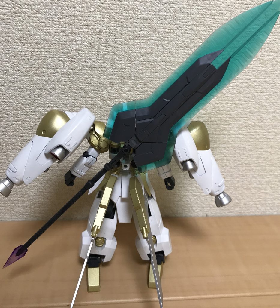 ジョイントを介して背中に接続することも可能長さの都合上斜めにしないと付けれないけど…w