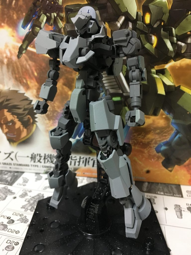 サフ吹いたパーツをフレームに取り付けていくのは建造中感出ていいですよね…