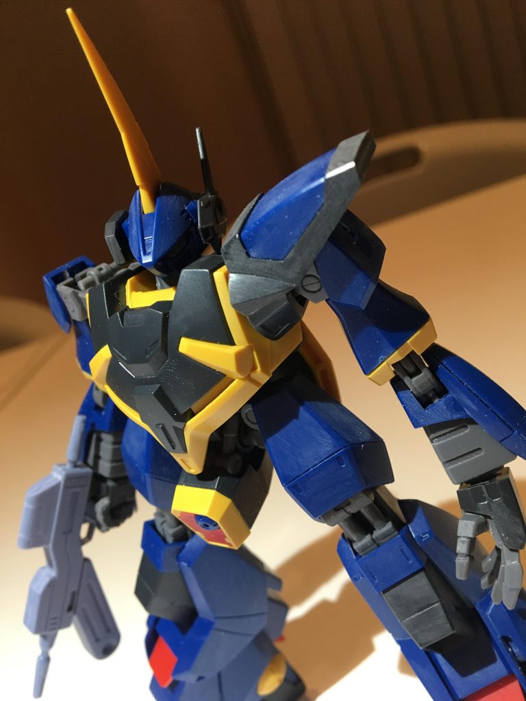 肩アーマー、先っちょ落として小型化。
