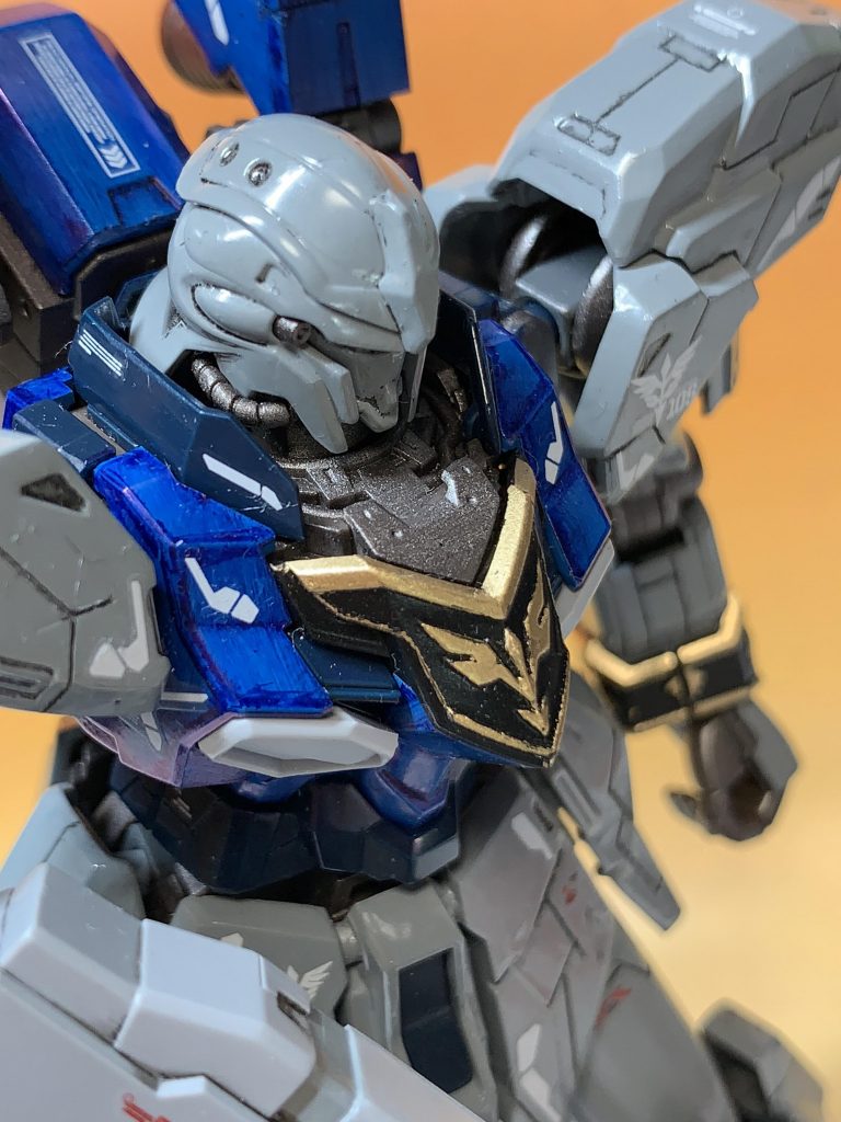 エングレービングは金色に。