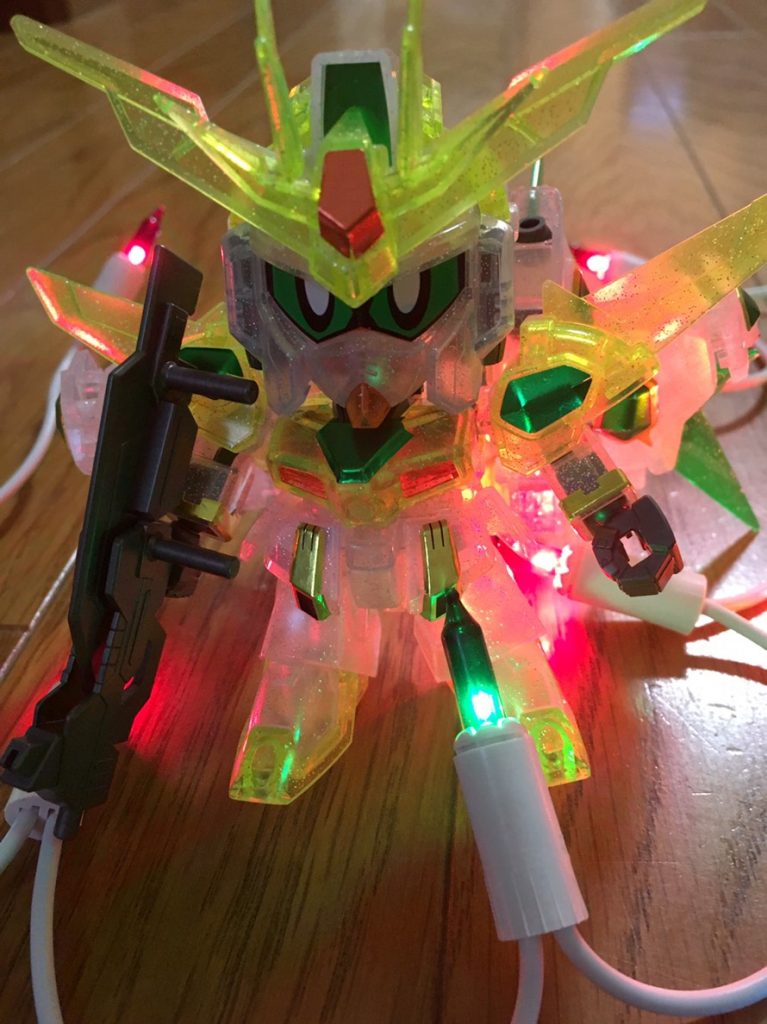 これはガンダムがライトで光っている写真です。