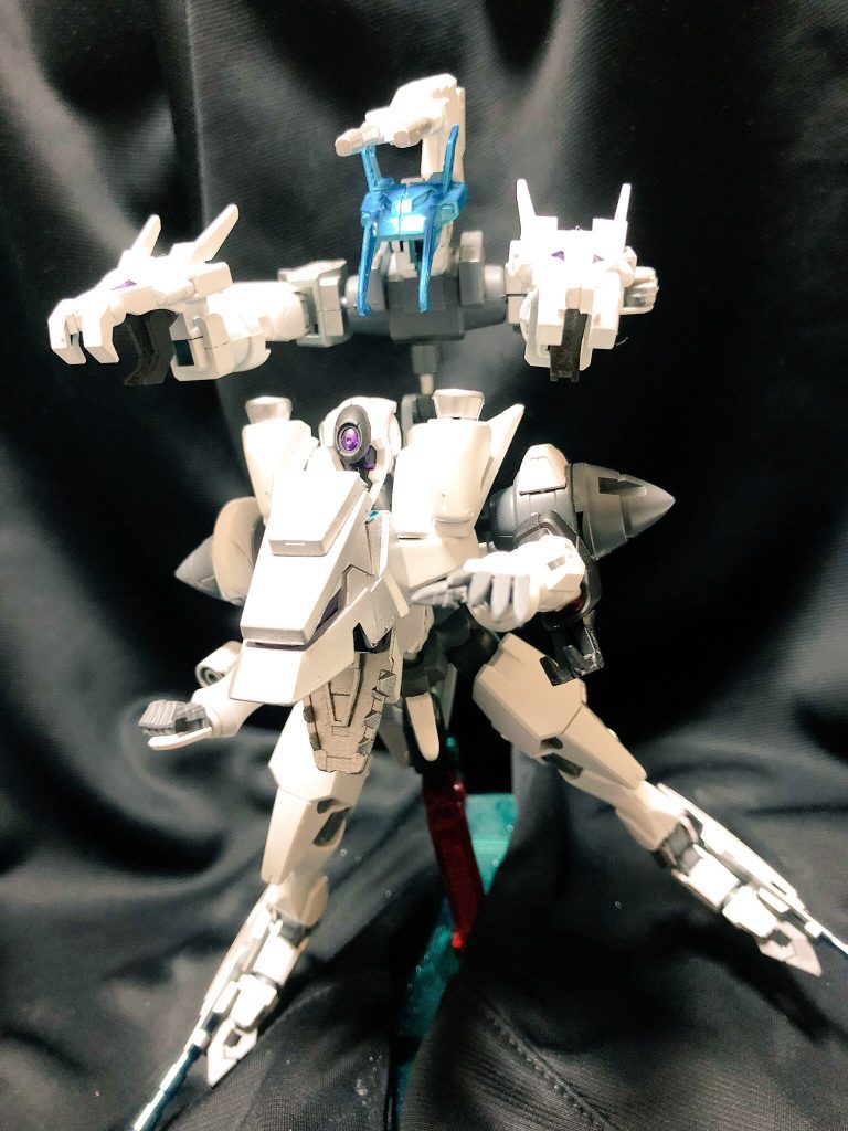 バックパックの龍は噛み付くことでも攻撃可能。