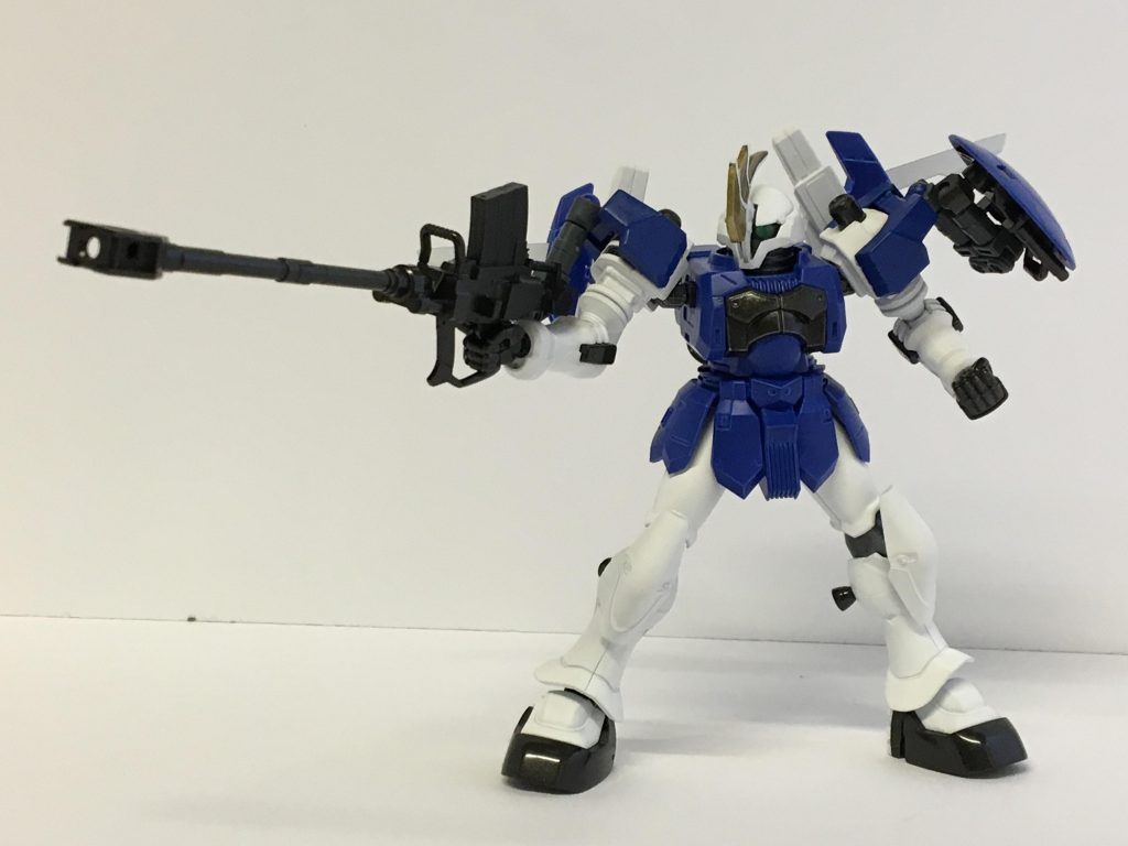 アームにつけたままライフルを構えられます。