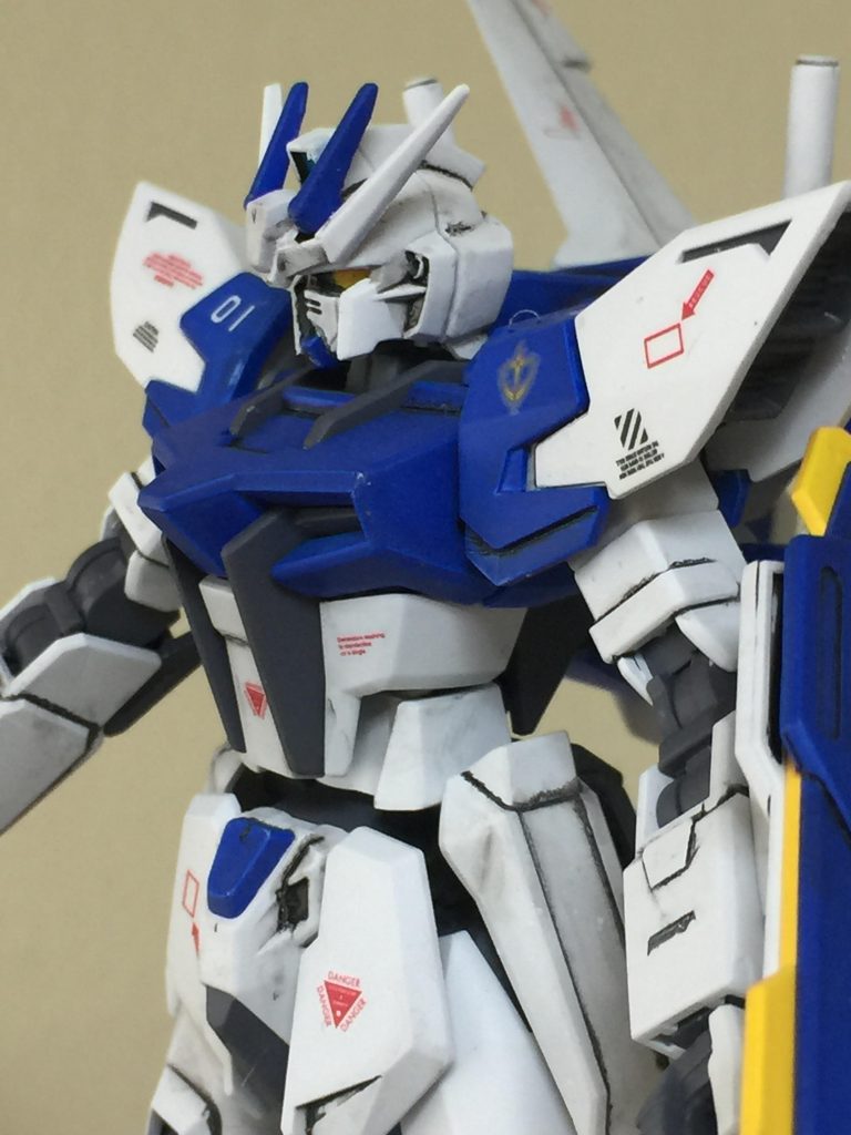 ガンダム ルクシオン左斜め アピールショット この ショットが お気に入りです。
久々 ガイアカラーを使い 良い具合に
ウルトラブルーとホワイトの塗装が
ベストマッチしてます。
水転写デカールも 少量に 貼りましたので
良い具合です。
自画自賛?(笑)
