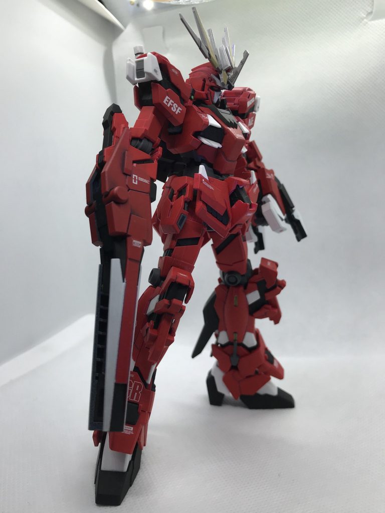 というわけで、今回は赤の缶スプレーが沢山残っていたのでこの色に👍
サーペントの兄弟機ということで。