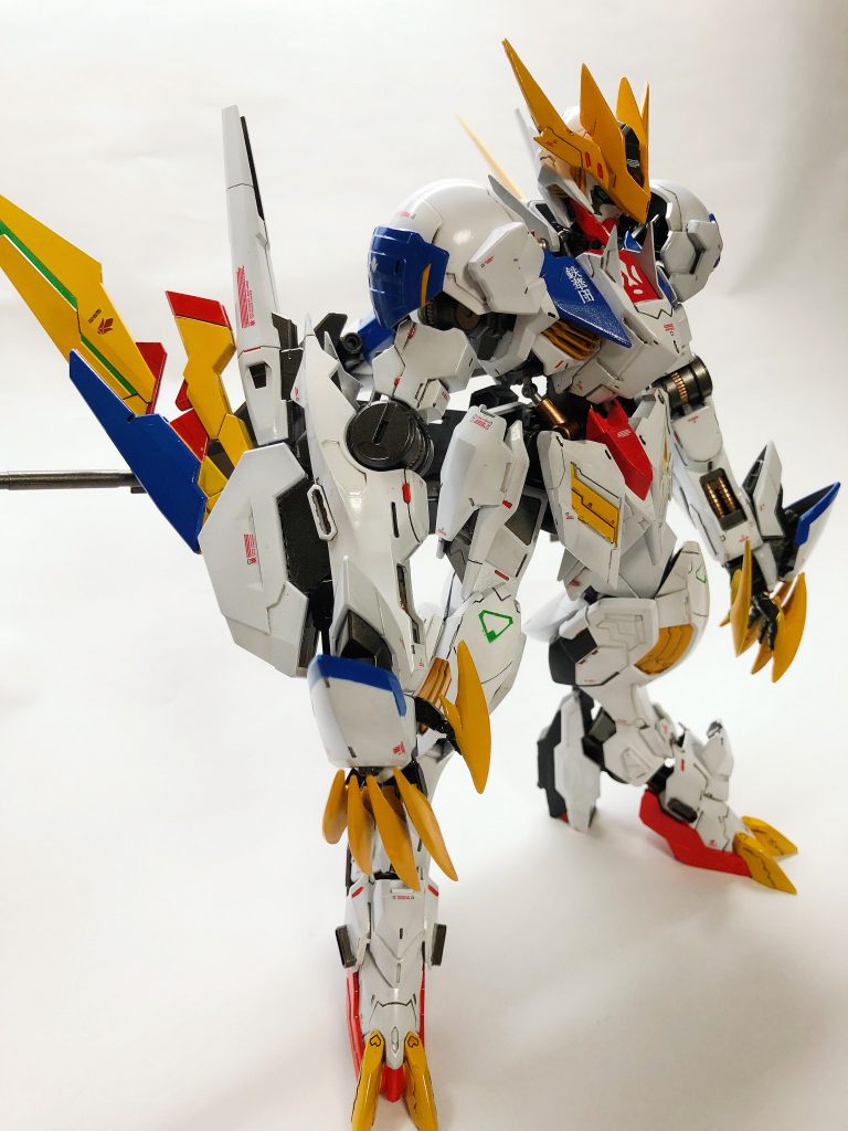 高機動モード(腕のスラスターが展開します)