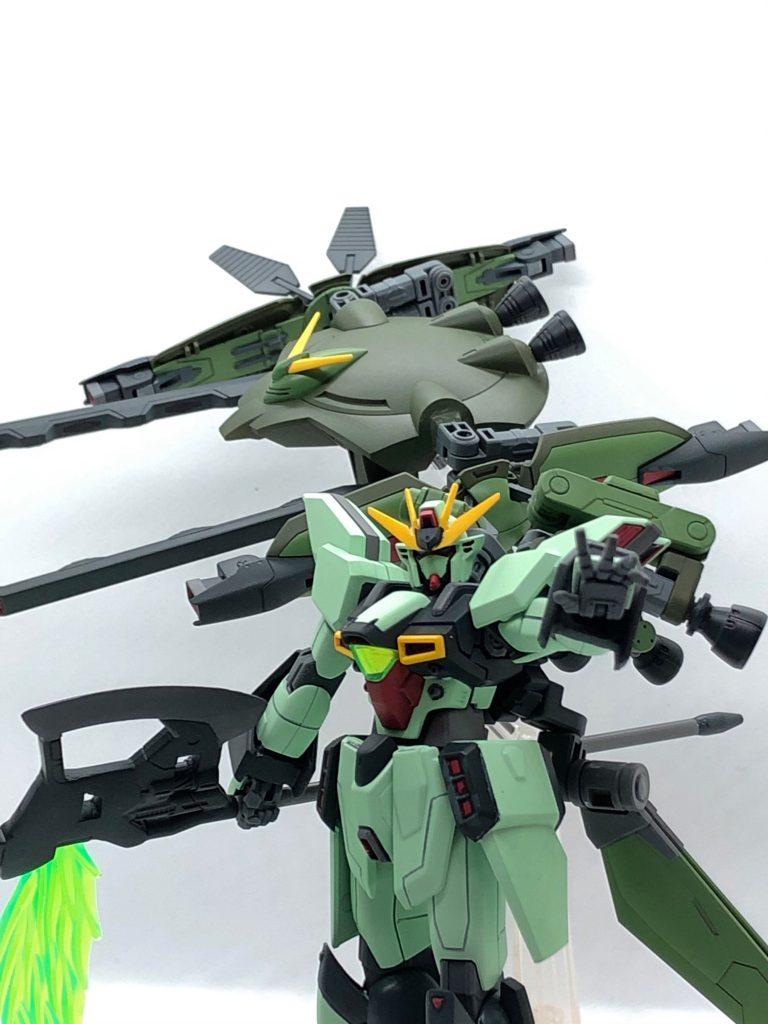 さらに奥の手。バックパックは分離し
「フォビドゥン・ブースター」として単機で行動する事も可能。