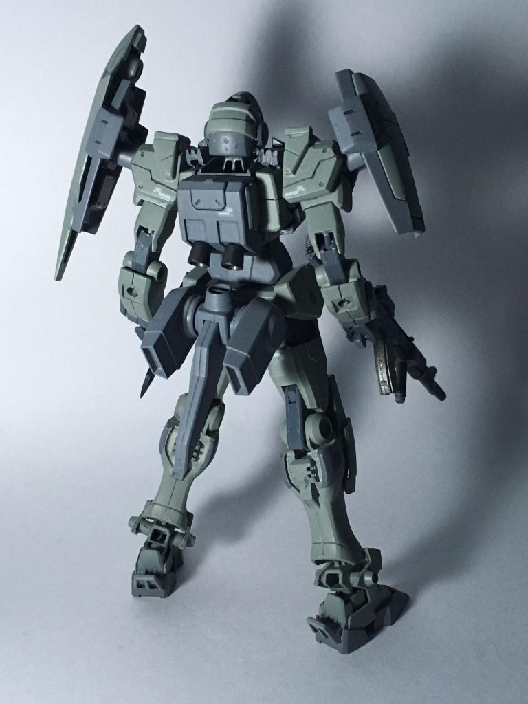 リアアーマーにはテールスラスタを増設