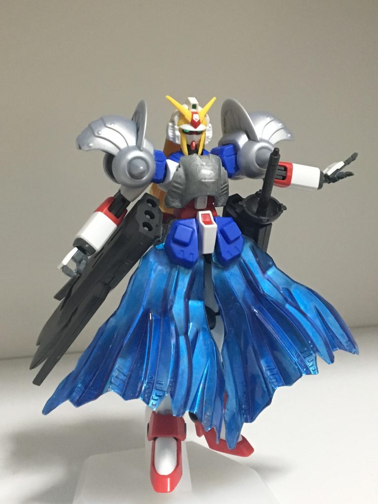 フロント
肩アーマーにSD騎士ガンダム、
腰にヴィダールのサーベルラック、
スカート部分はフェニーチェのビームマントを使用して全体的にマッシブ感を出しつつノーベルの女性らしさを表現してみました。