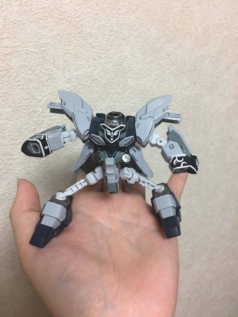 脚の外装は脱着式。
フレームがクロスシルエットなので可動範囲も広いです(*´꒳`*)