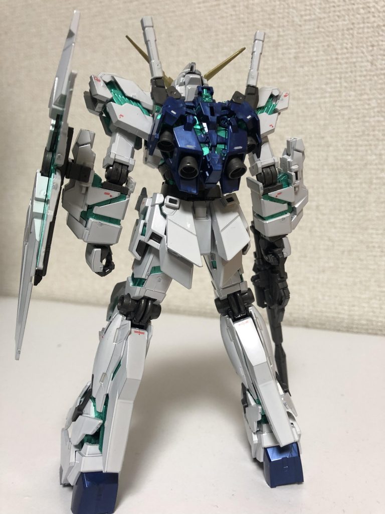 チタニウムフィニッシュのキットはほかの成形色も変更されています。