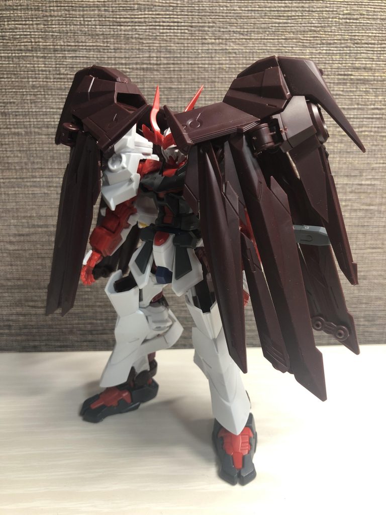 初期案
塗装前の状態です。
ここからパーツを削ったり微調整しました。