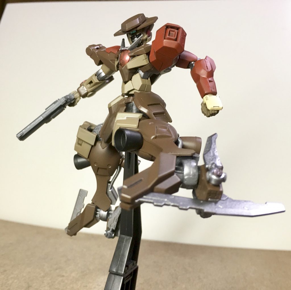 アンダーナイフ
手を使わずとも格闘戦ができるように爪先と踵に装備された刃物
軽装モードでなくとも使用は可能だが、身軽なこの軽装が最も効率的にこの兵器を運用できる