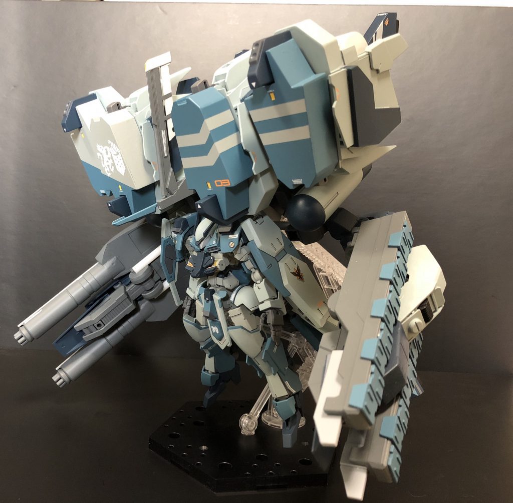 ［複合兵装「スノウバニィ」］
強襲形態から更に、大型コンテナ4機とセンサーユニットを装備した形態。
コンテナには、ファリド家からもたらされたMA「ハシュマル」の頭部の技術を応用したビーム砲等のオプションが用意されている。革命軍が組織された際は、バクラザン家の指示で、革命軍へのビーム砲の技術提供は行われなかったとの記述も残っている。