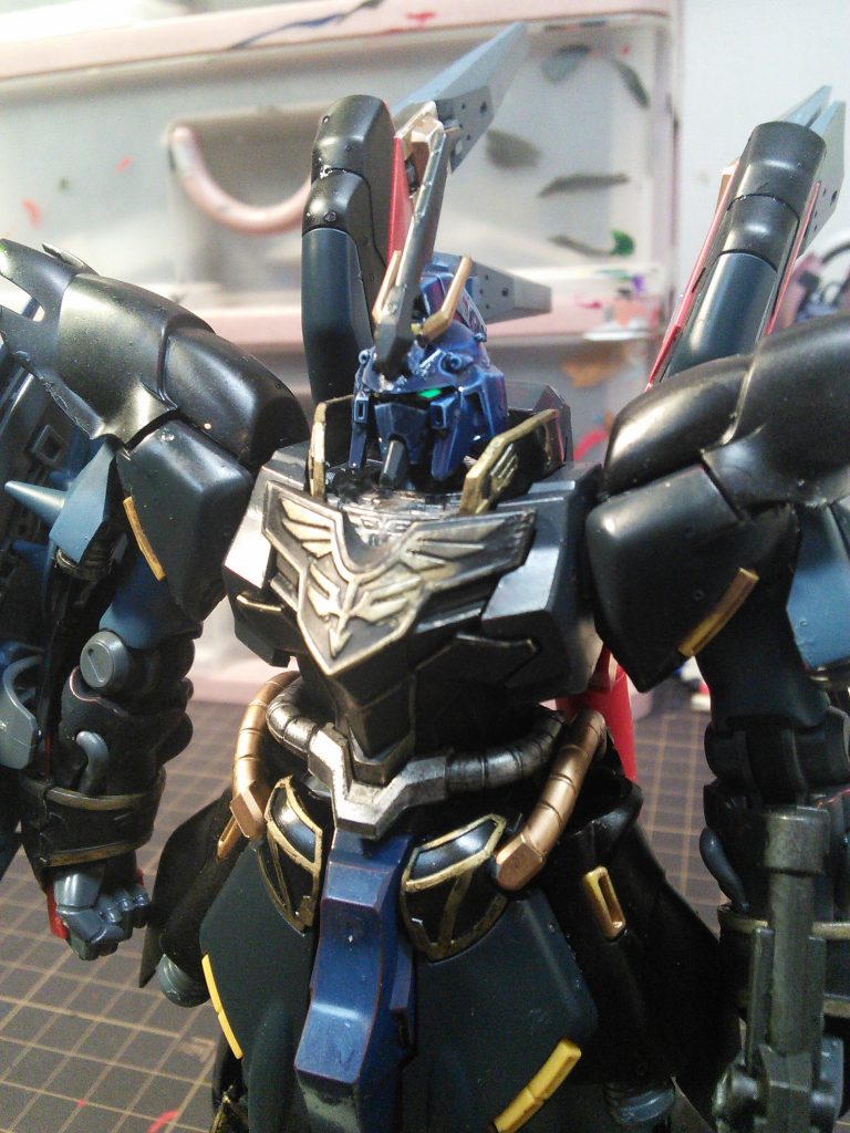 顔はHi-νの角を切って、シナンジュの角をペタリ