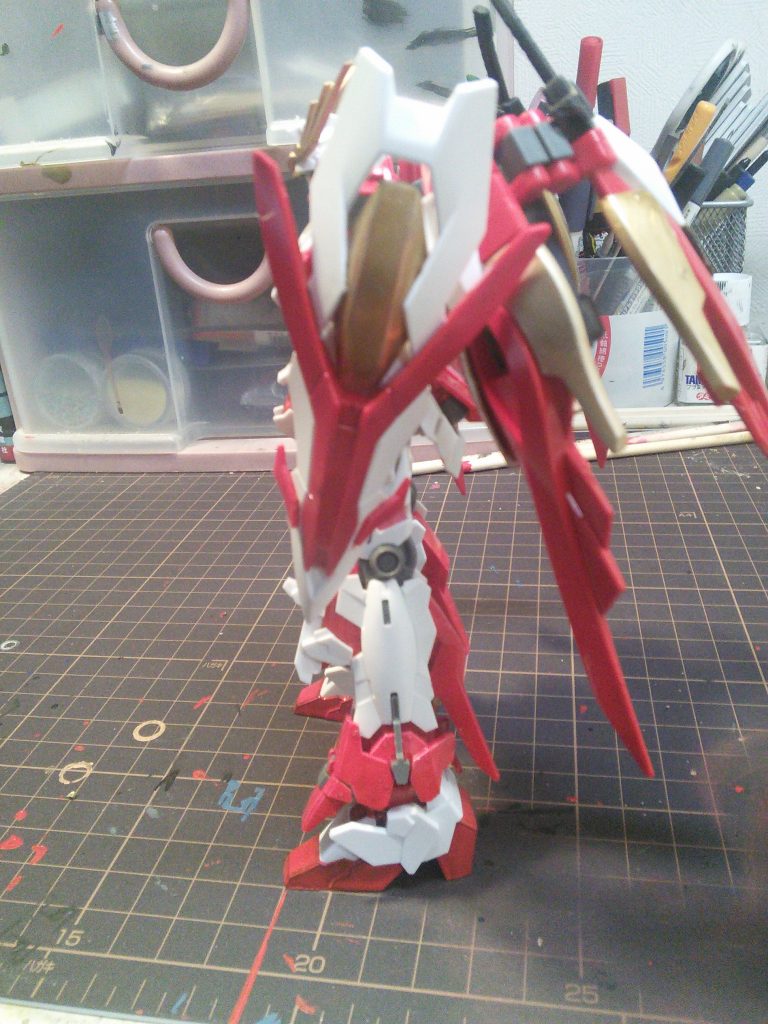 横から。基本的に、塗装はクリアオレンジを金に塗ったくらい。