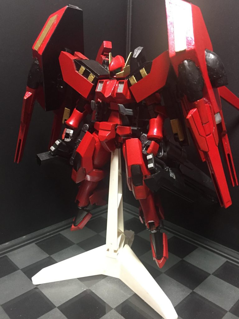 リーオー・ラストステージ
一対多を想定し、創られた機体
この通常形態はXyz(エクシーズ)フェイズと呼ばれるもので、地上での立体的な機動を可能にする形態
そのためこの形態時は基本的に常に浮遊している