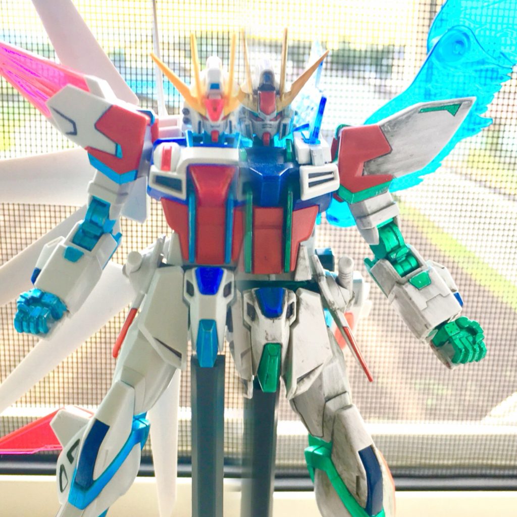 なんも持ってないのが一番カッコイイんじゃないかこれ。