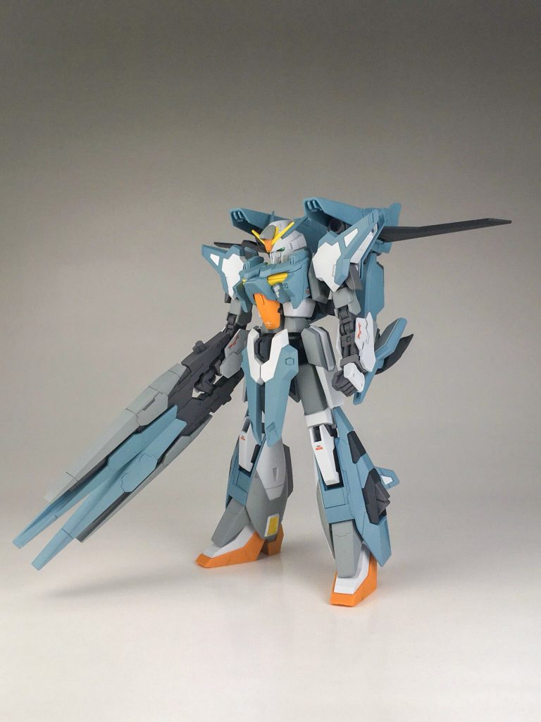 改修箇所
・胸のオレンジのパーツを延長し、スカスカになってるのを埋めました。
・フロントアーマーの接続位置を上に修正し、腰フレームとツライチに。
・サイドアーマーにプラ板を足しディテールアップ。
・顎の下部をカットして小顔化。
・バックパック上部にウイングを追加。
・スジボリを各位置に追加(Aに見える部分を増やしてます)
・ハンドパーツはビルドナックル角に変えてます。