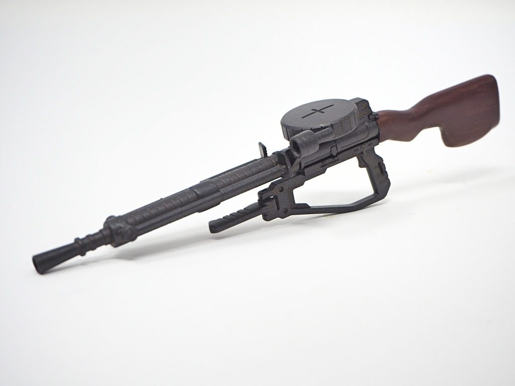 ザクマシンガンは力強さを出すために、機関部はそのままに長銃身化しています。ザクマシンガンのモデルとも考えられるDP28軽機関銃をモチーフにしています。