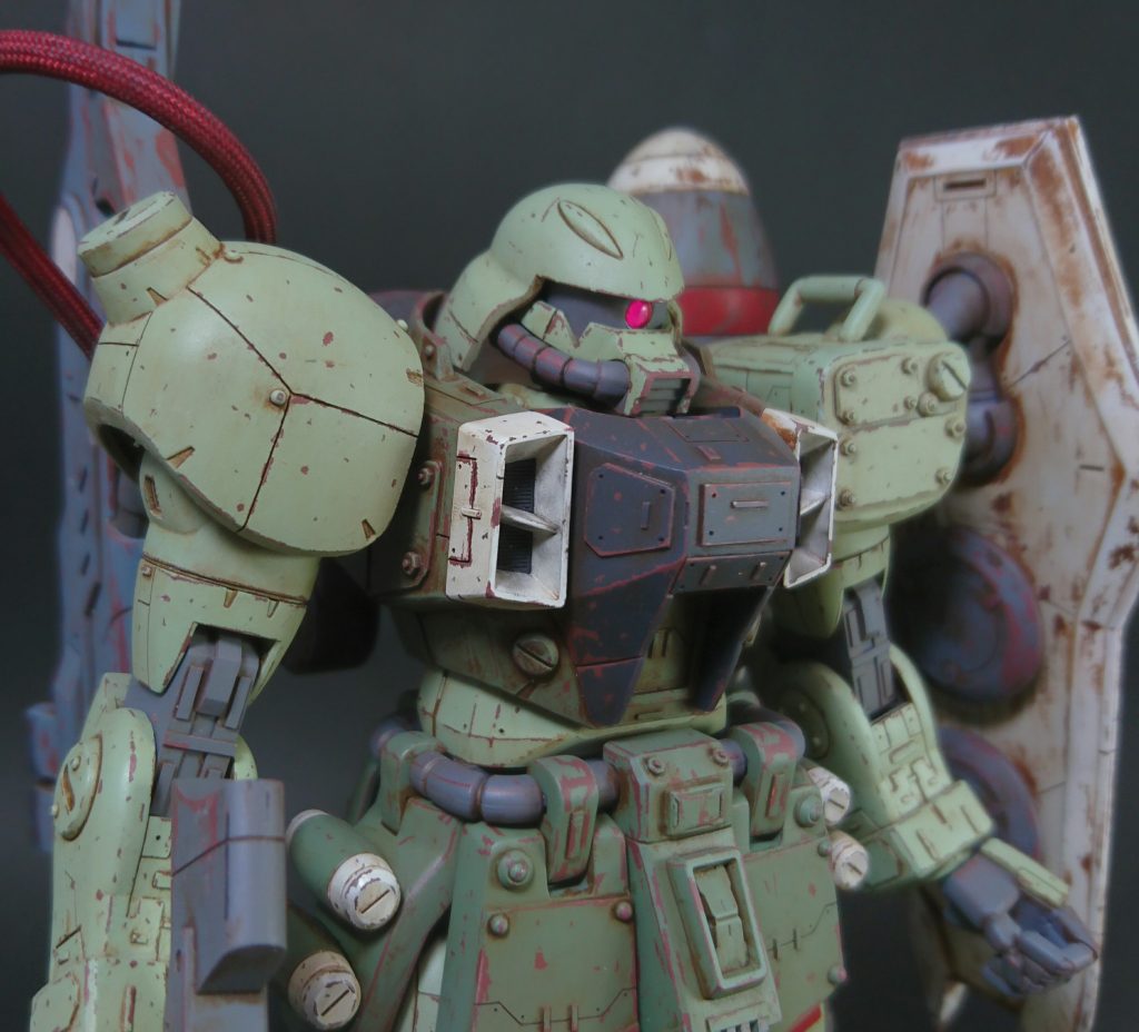 胸部もプラ板貼ったりスジボリなどしていい感じに〜