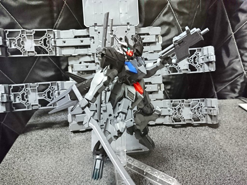 詳しくは知らないのですがマブラヴの戦術機自体がガンダムステイメンからイメージを得て誕生したらしいです
ステイメン見てたら戦術機だなーって思ってたのとレギンレイズジュリアのスラスターとか使ったらいい感じじゃね?的な感じでジャンクパーツを使って戦術機の跳躍ユニットに見立てて似合いそうなパーツでミキシングして見たところです