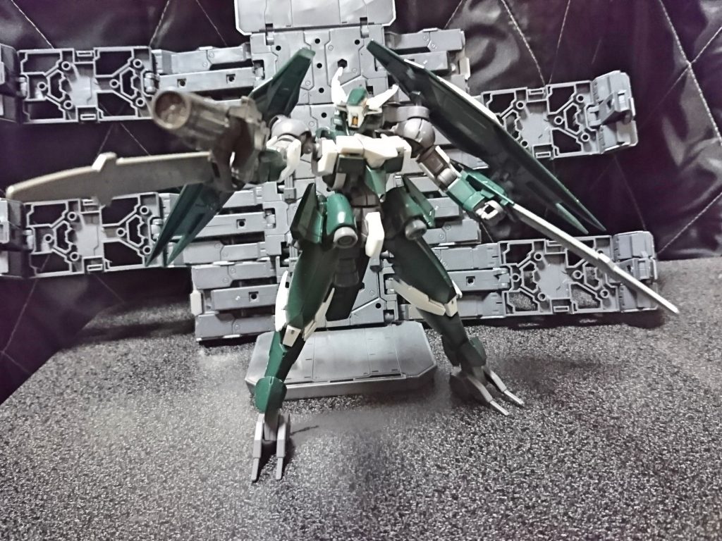 武装はもちろんジュリアンソード、射撃にはマルチラックライフル