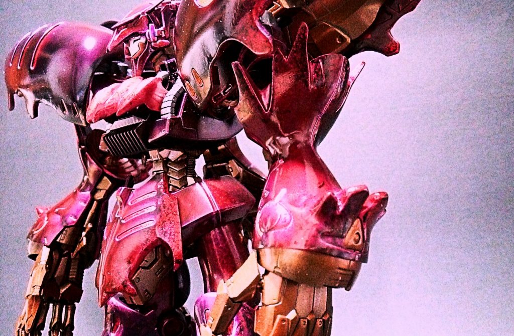 腕の外装にも有機ディティール(通称ダムド)を追加