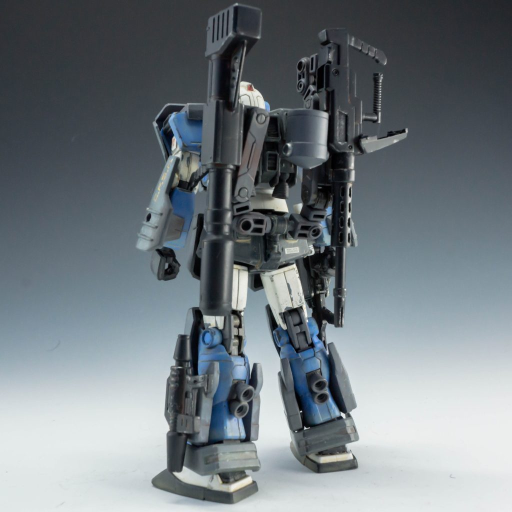 オプション装備を腰に懸架できます。