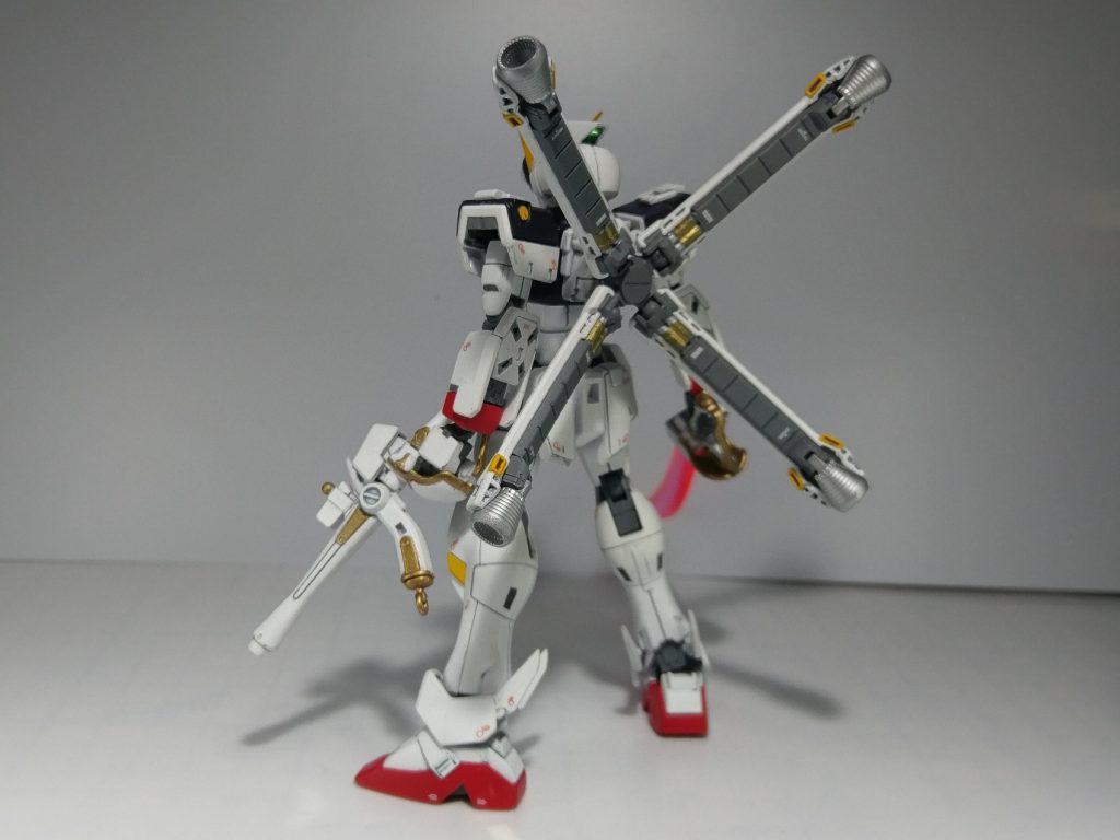 ザンバスターとビームザンバーの装飾はモノによってゴールドだったりグレーだったりするのですが、ゴールドの方が海賊っぽいと思ったのでクレオスのレッドゴールドにしました。