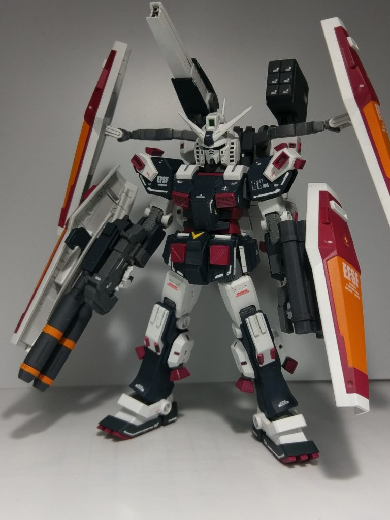 本体はキットのままですが、サブアームを機体の左右に展開できるよう加工しました。