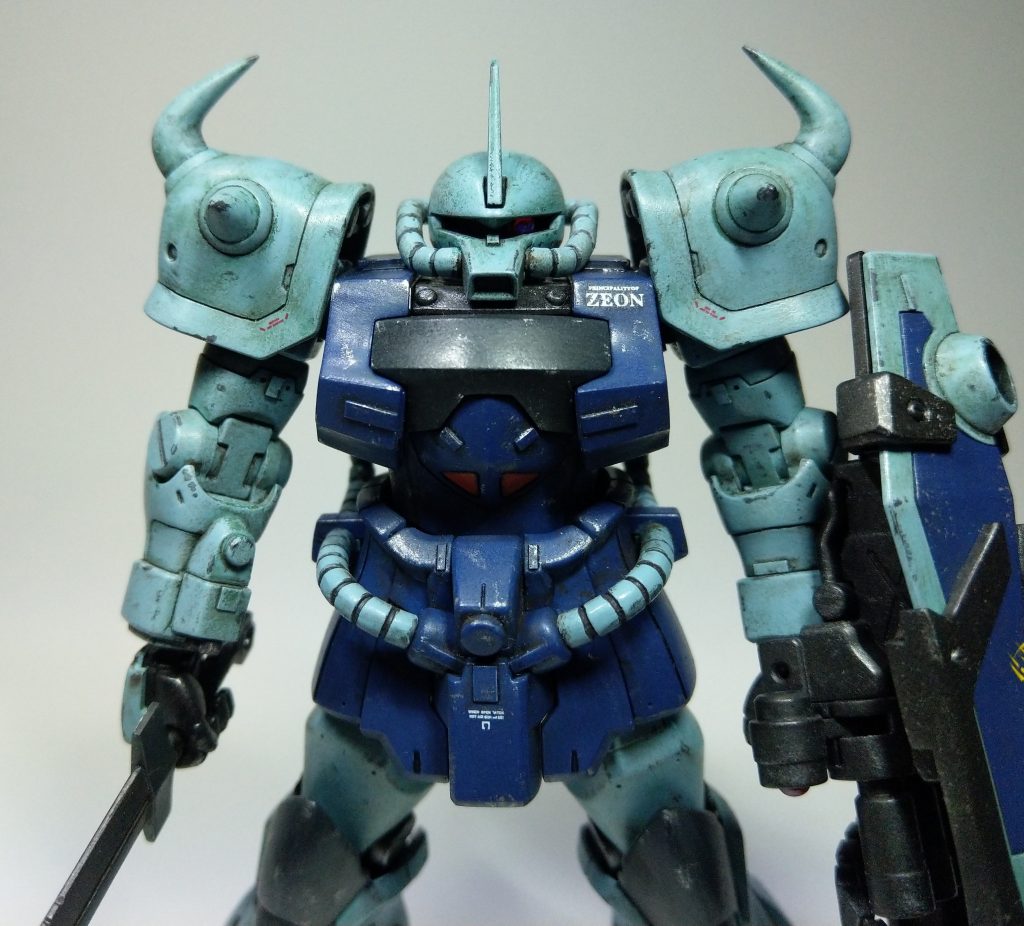 正面。
目つきを鋭く、バストアップして威圧感たっぷり。