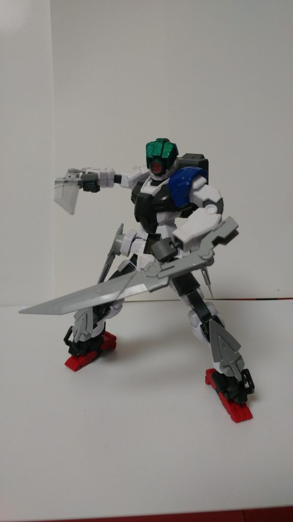 最後にポーズショットを何枚か。
こいつに関してはまだまだ改装の余地があるかもしれないと考えておるので、色々これからも弄っていきたいと思います。重装備形態とか狙撃仕様とかも良いなと。でも弄りすぎてもうるさくなるだけかもなので、本体には極力手を加えず、追加装備という形でいきたいと思ってます。
それではまた。グッドお願いいたします!