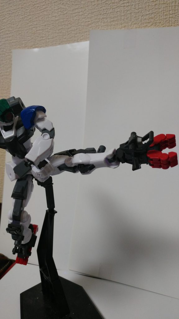 クロー搭載型の脚に換装可能にしています。