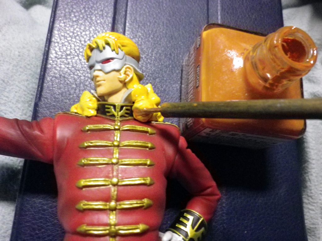 クレオスのウェザリングカラーオレンジで陰影を強調します。