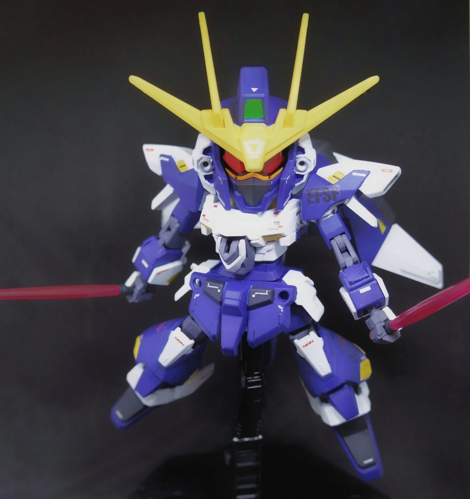 それでも、怒りを鎮めることができないトミーは、基地の格納庫を攻撃。
格納庫から、専用に用意された強化ビームライフルを持ち出す。
そして、トミーの暴走を止めるために、出撃した仲間の機体さえも破壊してしまう。
仲間を撃ってしまったことに対して、混乱したトミーは、更に激しく暴走…