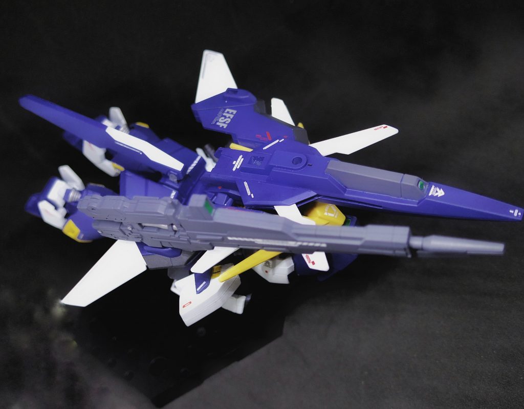 設定は、以上です!(^-^)
ヒロイックなカラーリングの機体に、めっちゃ暗い設定(笑)
画像とは、無関係にどんどんストーリーを書きましたが、この上の写真は、変形が完了した写真ですね!