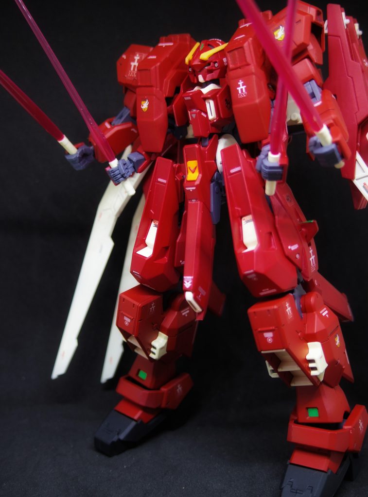 ## ビームサーベル4刀流
ウーンドウォートの元々の腕は、隠されているけど、展開できないわけでは、ありません。
ライトニングバックウェポンシステムMk-Ⅲに装備されている4本のビームサーベルを同時に使用することもできます!