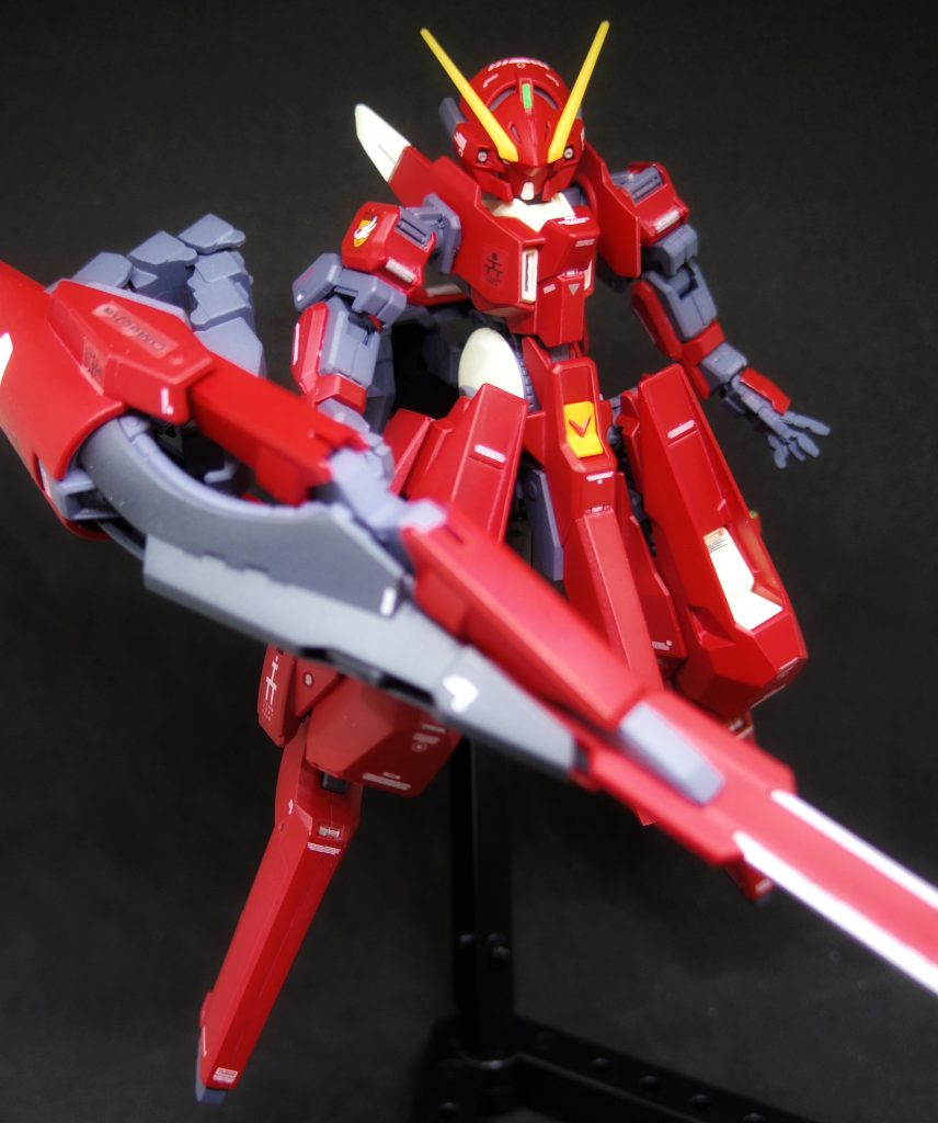 ## まずは、基本形態
赤く塗り替えただけの状態です。
プレバン商品に手を加えて改造するのは、したくない。でも、そのまま作るだけも楽しくないんですよね(^^;
赤いですが、レジオン機というつもりではなく、ただ赤いウーンドウォートが作りたかっただけですwww