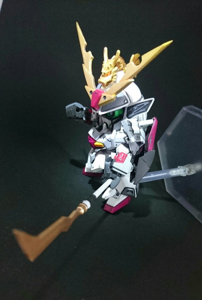 叩きつけるようなアクション。