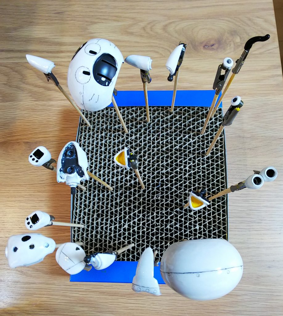 何度も何度と塗り重ね、塗り直し。
ようやく納得がいくように塗れた!
筋彫りしていたのを、更に上から再度筋彫りしてから墨入れして仕上げました!