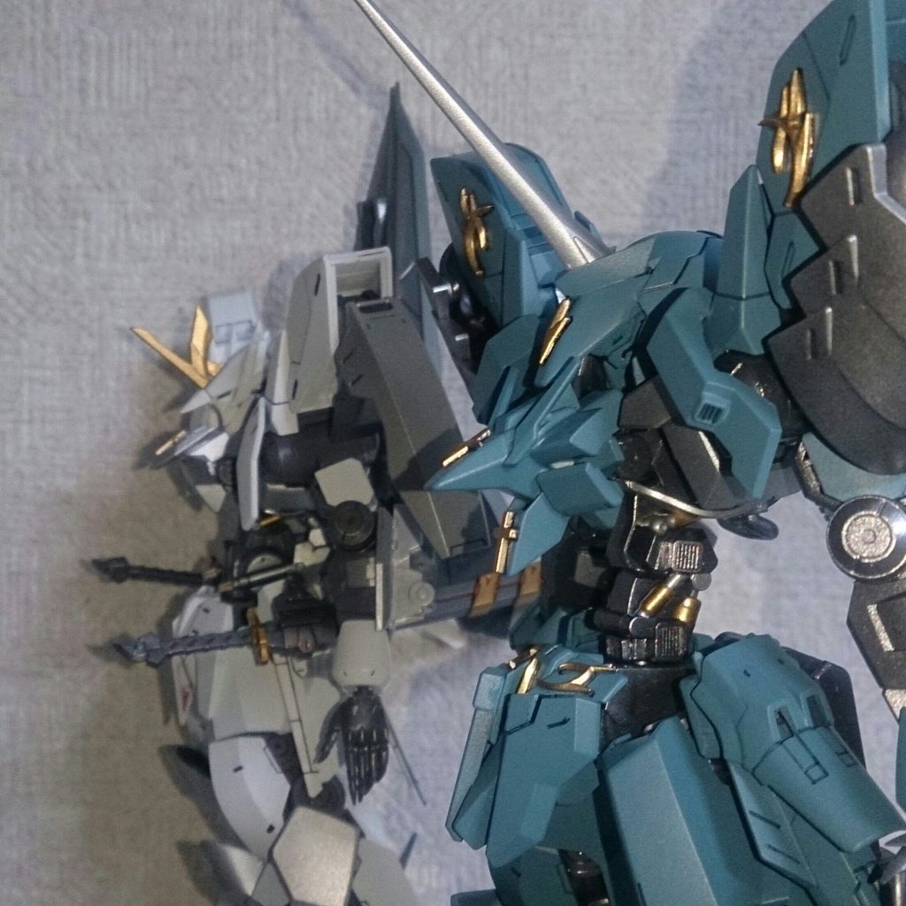 ある格納庫に並ぶ、バルドールとヘイムダル、何故か?
どこの世界にも悪神ロキのような気まぐれな人間はいるもので…。そう、バルドールは完成と同時に何者かに強奪され、ヘイムダルの相方として、遠距離からサポートしていたのである。
そして数年後、この2体にもエンシェントワンの再起動の報が届く…。