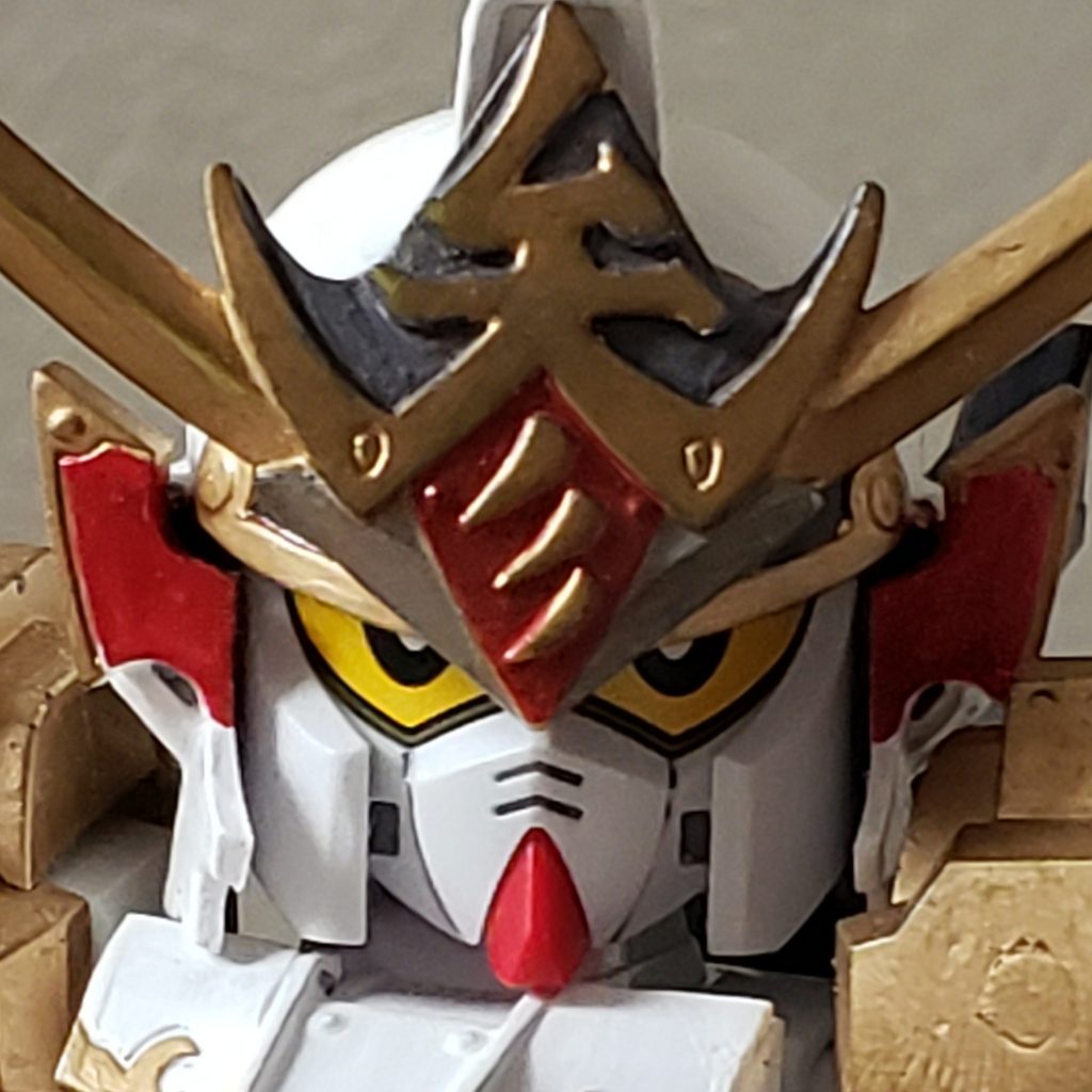 兜は真駆参の物をカットしつつ、真悪参の兜にペタペタ。頬のディテールは削り落としてます。