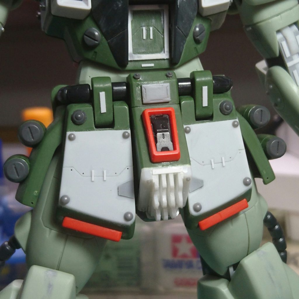 塗装する前の腰。
イフ改の余剰パーツそのまま使ってるよ!