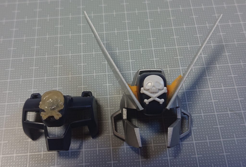製作工程①
初めてのレジンです!
頭のドクロを複製して、胸にも着けました。