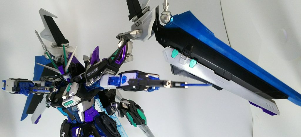 ビームライフルにアーマーシュナイダーを取り付ける、完全に趣味ですね。