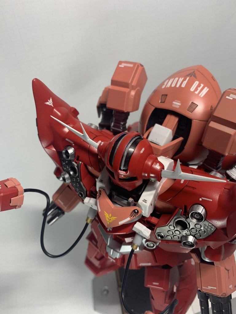 背面のスラスター部を見える様に上から 何気にこいつをどう付けるかで悩みましたw